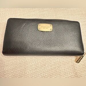 MICHEAL KORS Jet set continental woman full zip black large leather wallet